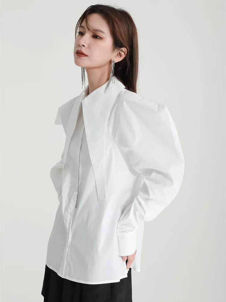 [EEM] Kadınlar Beyaz Şekilli Zarif Bluz Yeni Yaka Uzun Fener Kollu Gevşek Fit Gömlek Moda Gelgit Bahar Sonbahar 2023 1DF0955 Görüntü 1