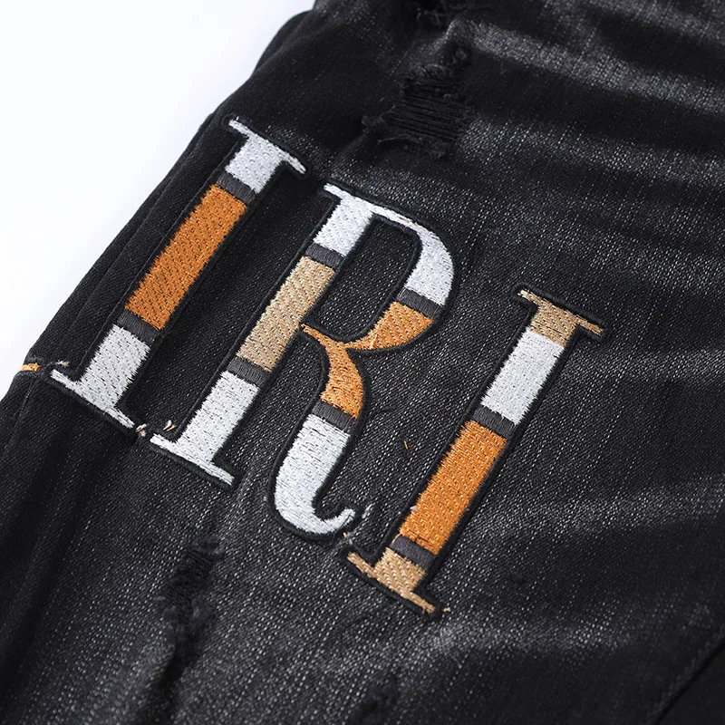 Yüksek Sokak AM Yeni Tasarım erkek Kot Siyah Moda Mektup Patchwork Yırtık Kot Rahat Ince Küçük Ayak Kot Pantolon Delikli Görüntü 2