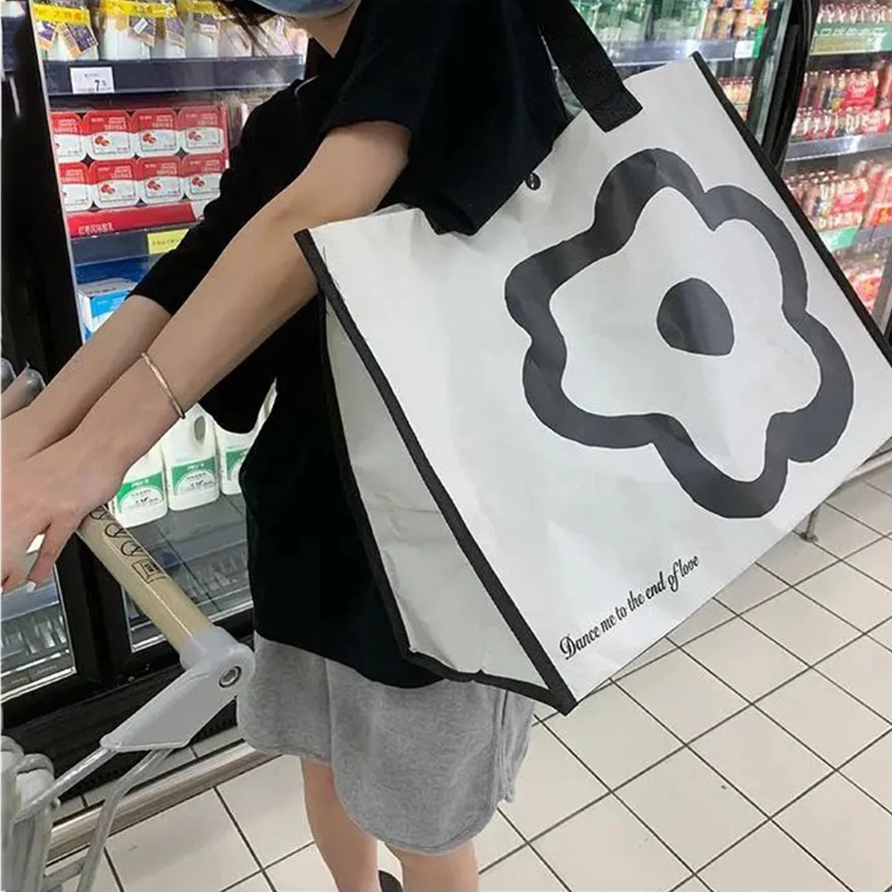 Siyah Ve Beyaz büyük kapasiteli Tek Omuz Çevre Koruma Çantası Ins Taşınabilir alışveriş çantası Niş Tasarım Basit Çanta Görüntü 3