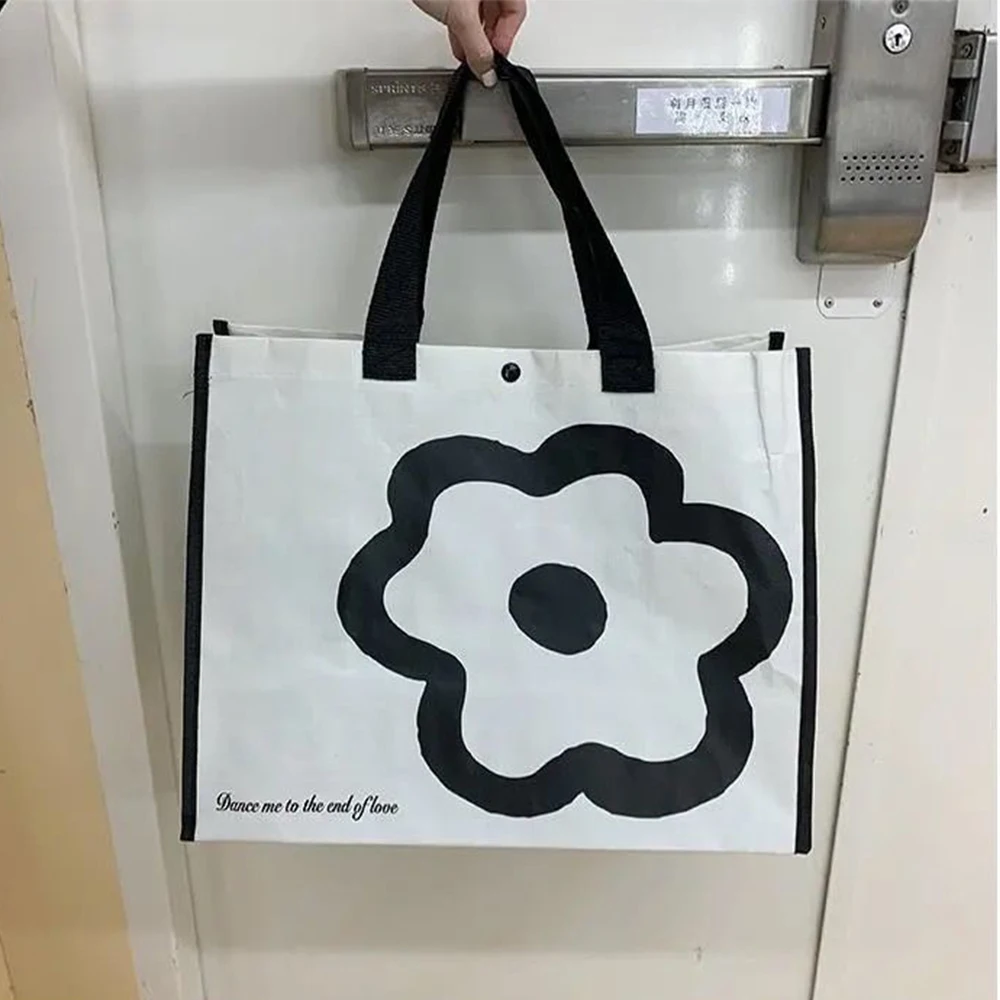 Siyah Ve Beyaz büyük kapasiteli Tek Omuz Çevre Koruma Çantası Ins Taşınabilir alışveriş çantası Niş Tasarım Basit Çanta Görüntü 4